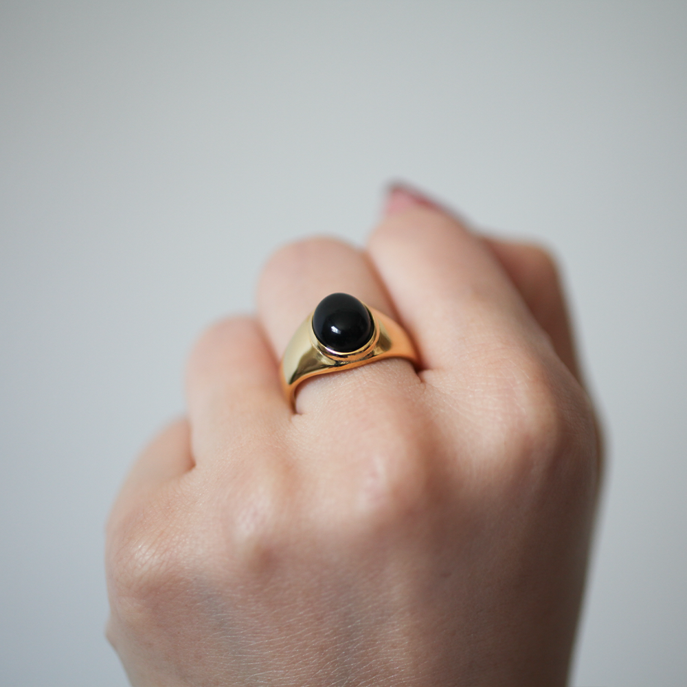 Black oval ring 167 Gold