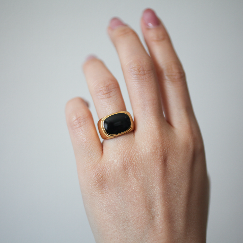 Black rectangle ring 153 Gold