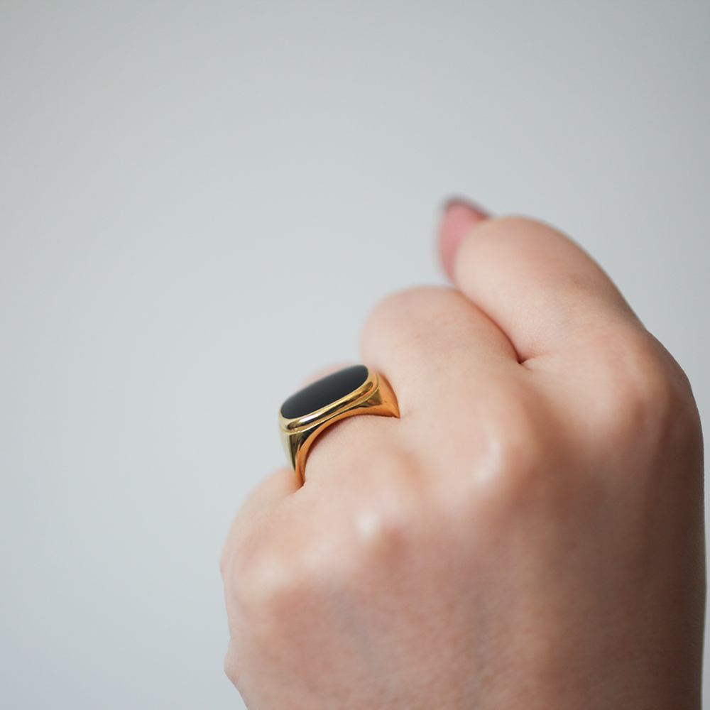 Black rectangle ring 153 Gold