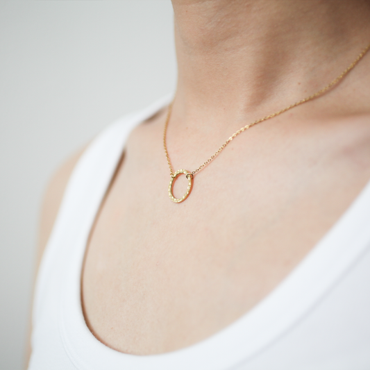 Hammered circle necklace 155 Gold