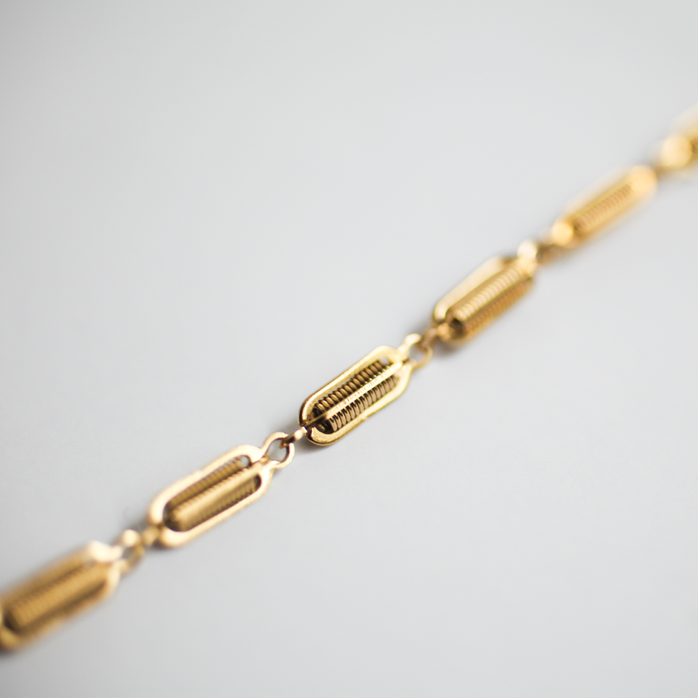 Frame motif bracelet 111 Gold