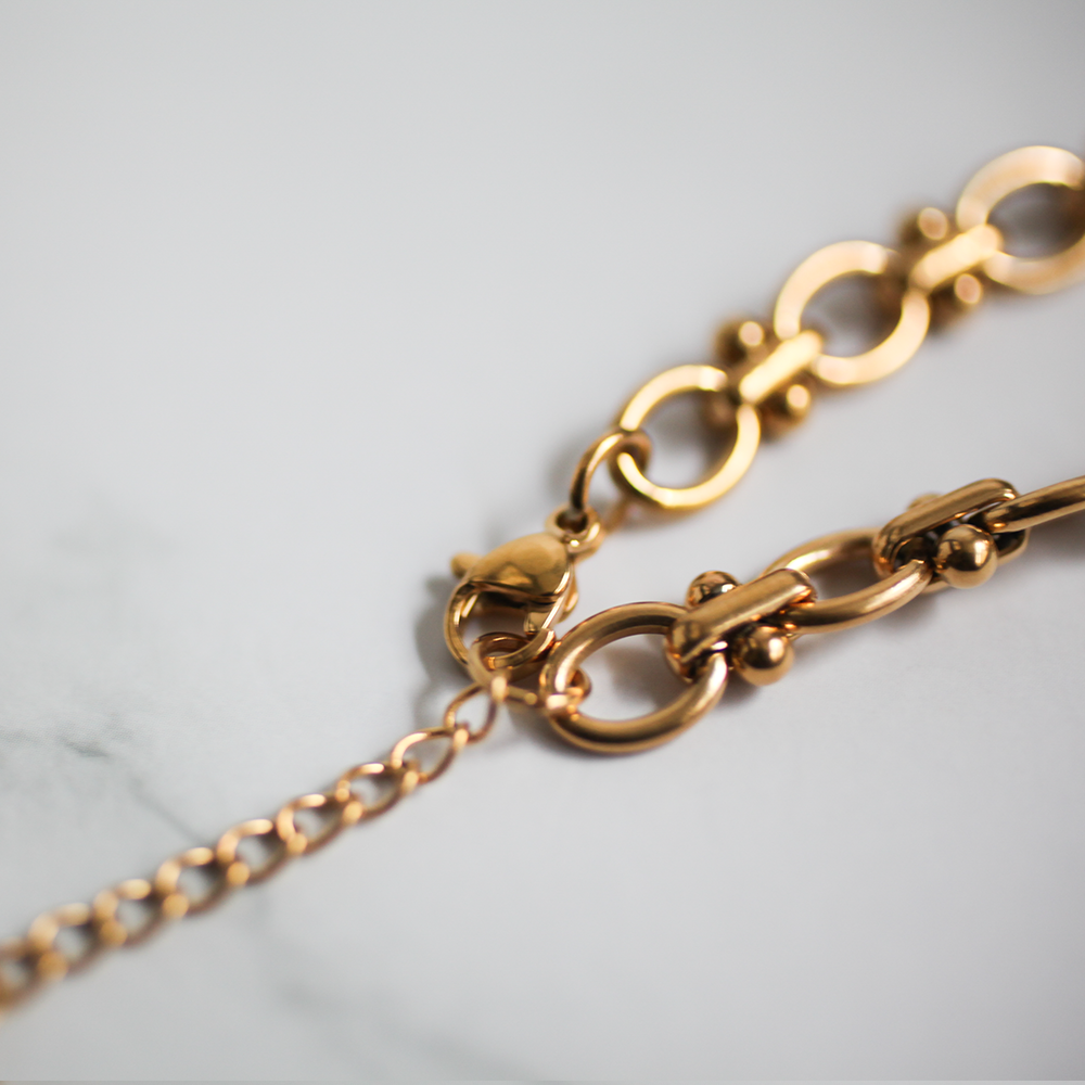 Bold loop bracelet 121 Gold