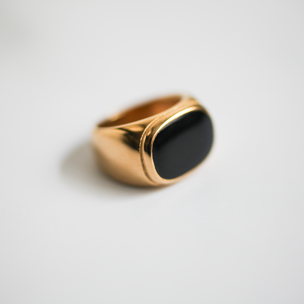 Black rectangle ring 153 Gold