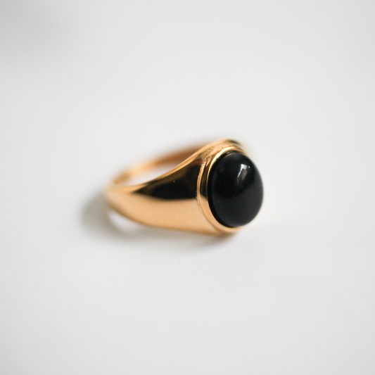 Black oval ring 167 Gold
