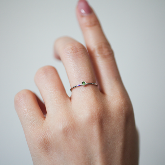 Solitaire green ring 143 Silver