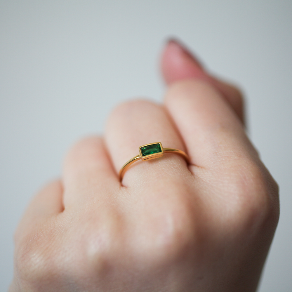 Emerald cut ring 135 Gold