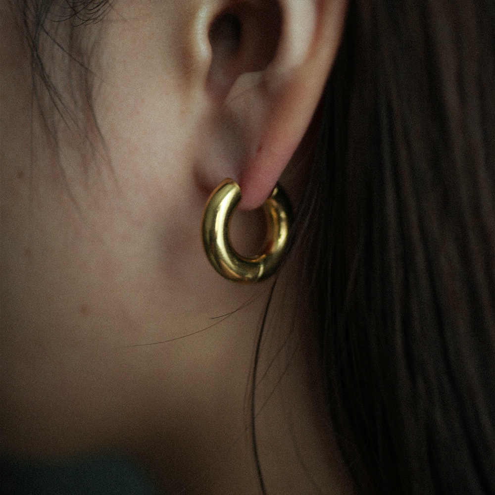 Bold pearl pierce 256 Gold
