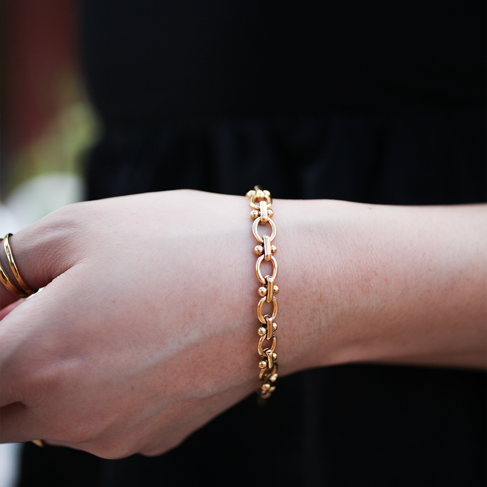 Bold loop bracelet 121 Gold
