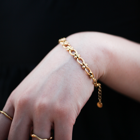 Bold loop bracelet 121 Gold