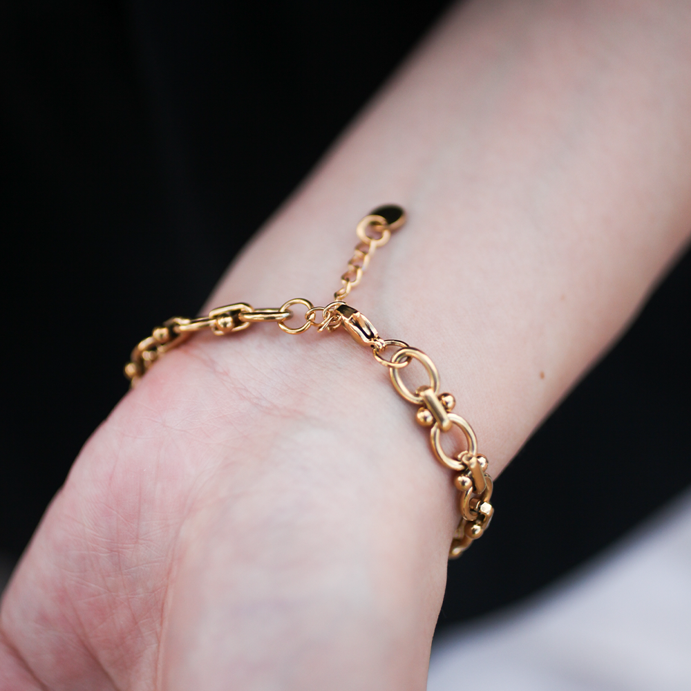 Bold loop bracelet 121 Gold