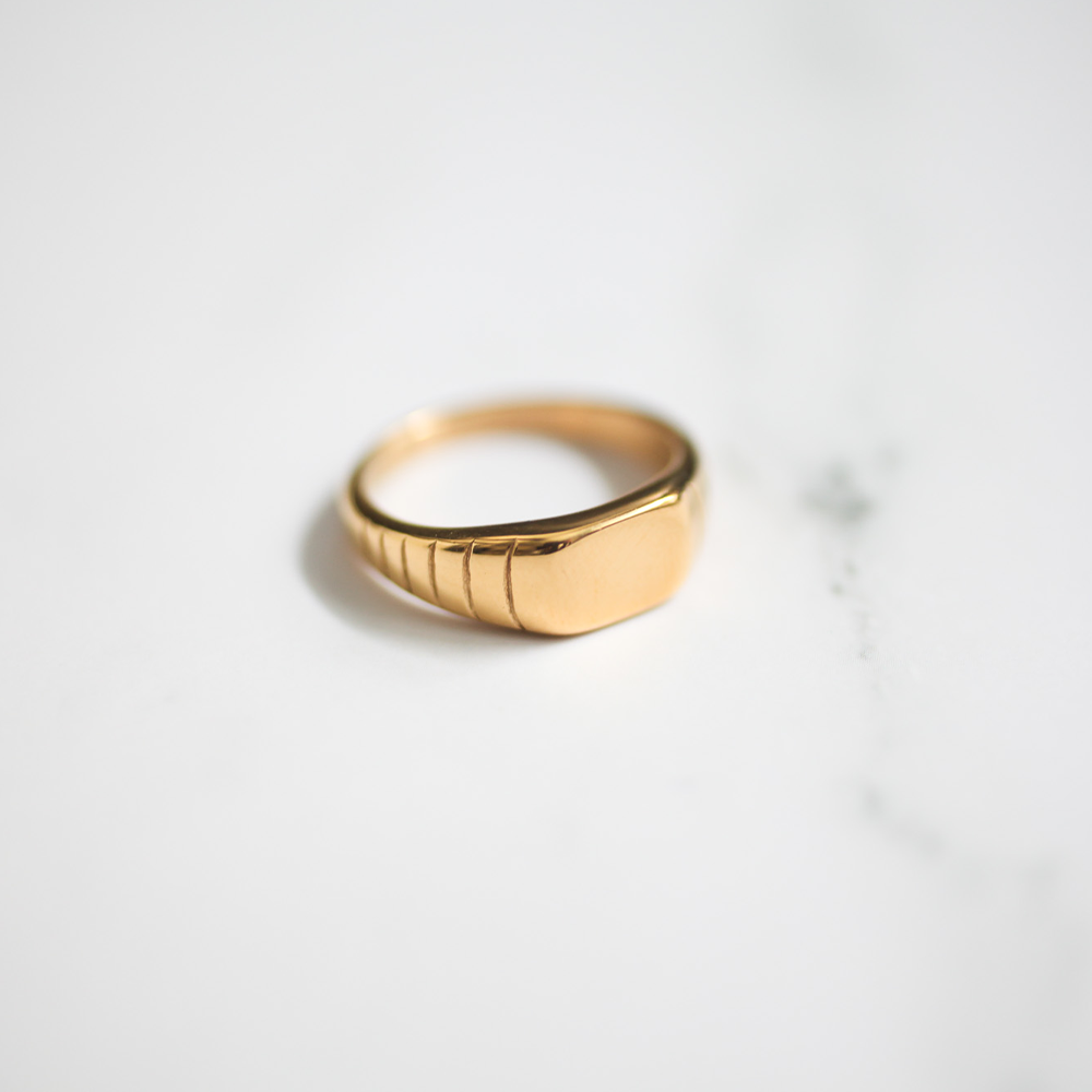 Ridge signet ring 258 Gold
