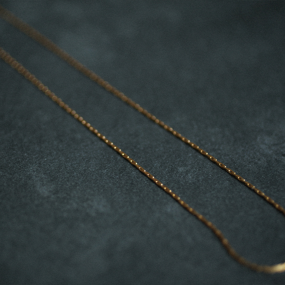 Linear skin necklace 185 Gold