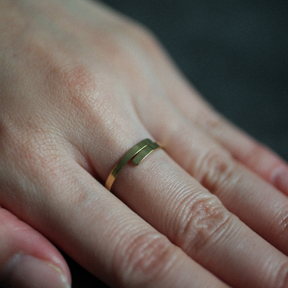 Offset bar ring 140 Gold