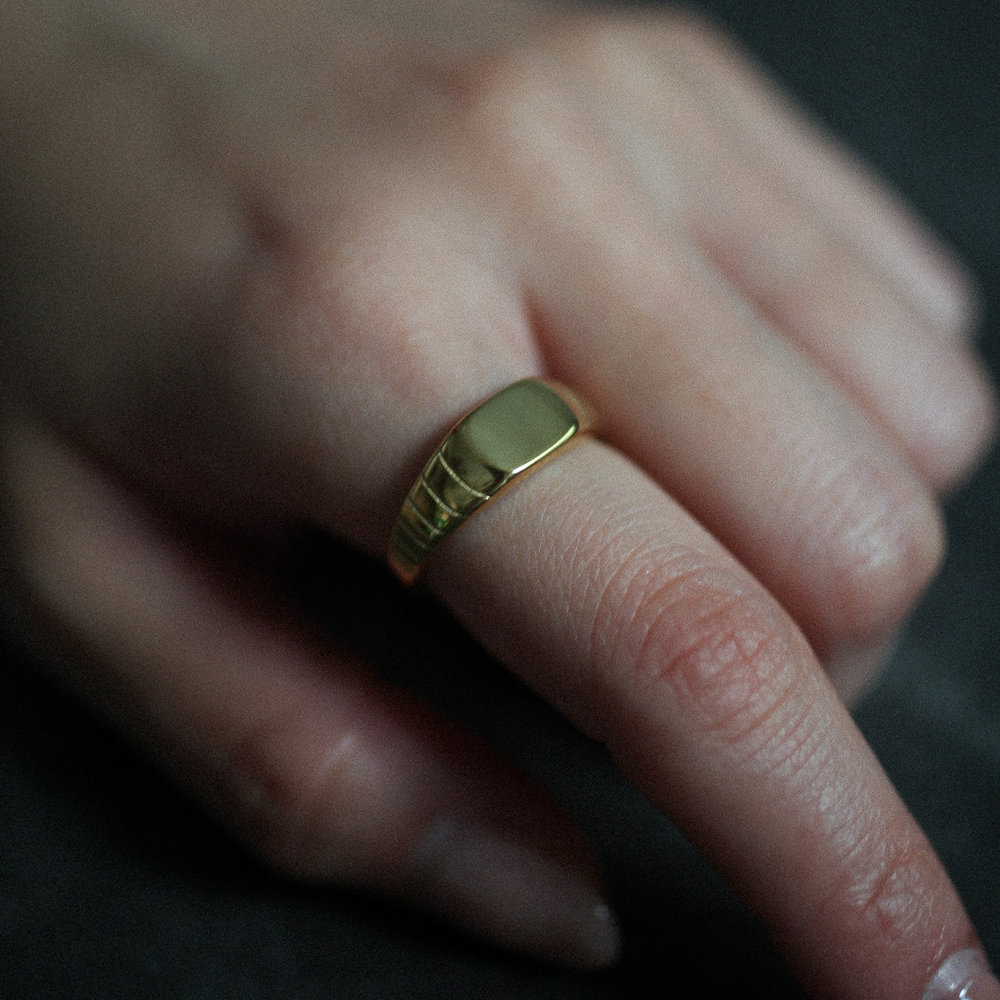 Ridge signet ring 258 Gold