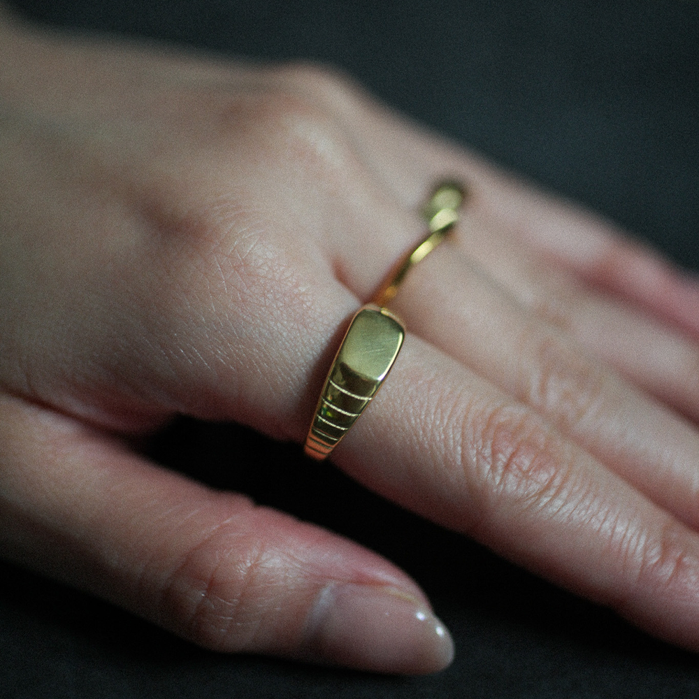 Ridge signet ring 258 Gold