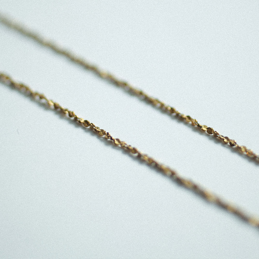 Subtle glow necklace 184 Gold