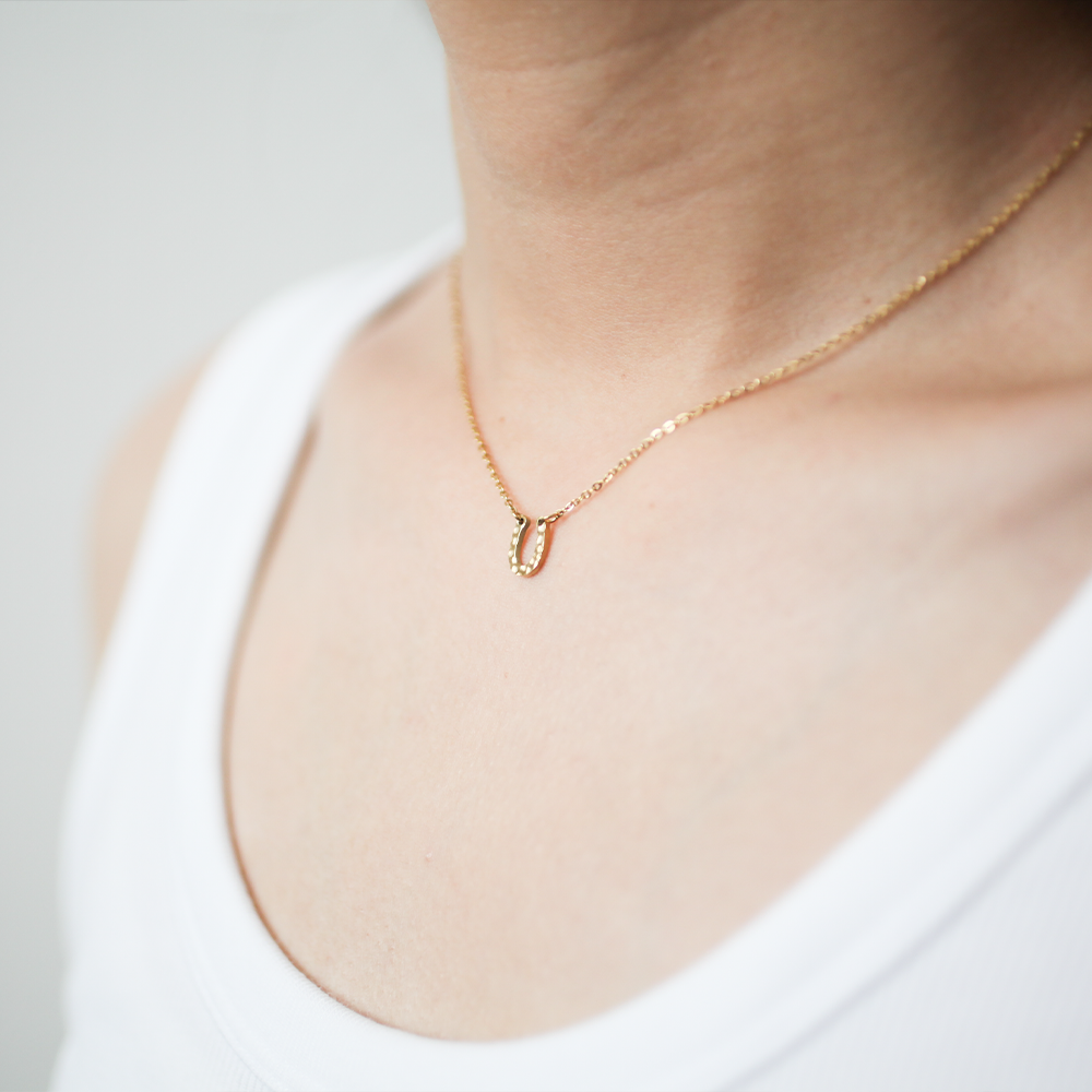 Hammered U-shape necklace 150 Gold