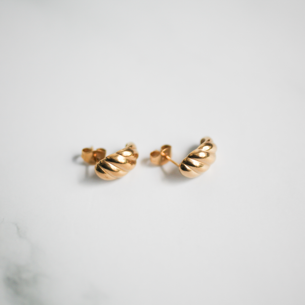 Twist dome pierce 126 Gold