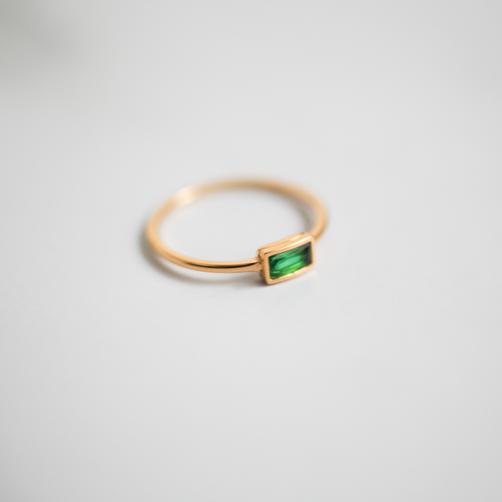 Emerald cut ring 135 Gold