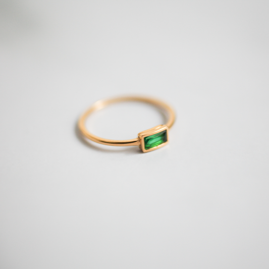 Emerald cut ring 135 Gold