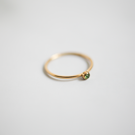 Solitaire green ring 143 Gold
