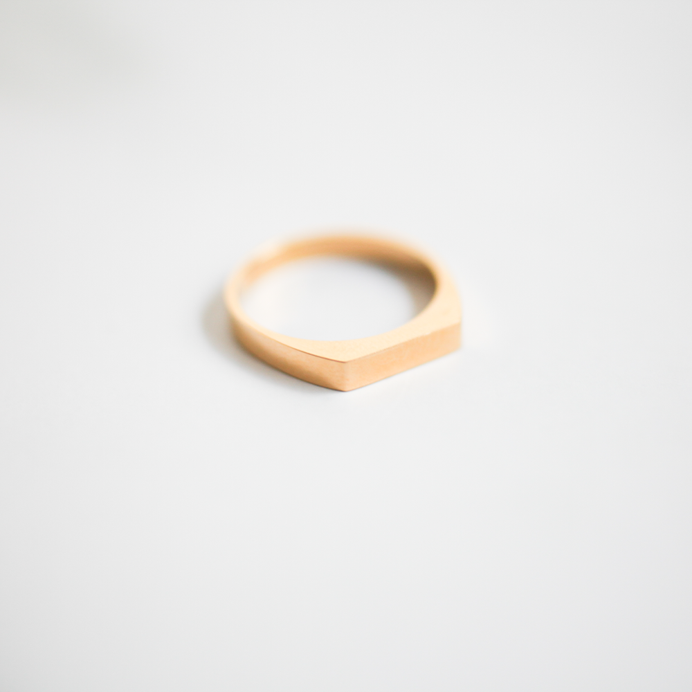 Edge line ring 061 Gold