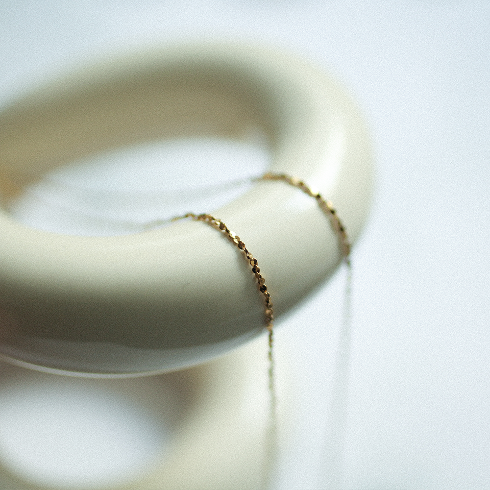 Subtle glow necklace 184 Gold