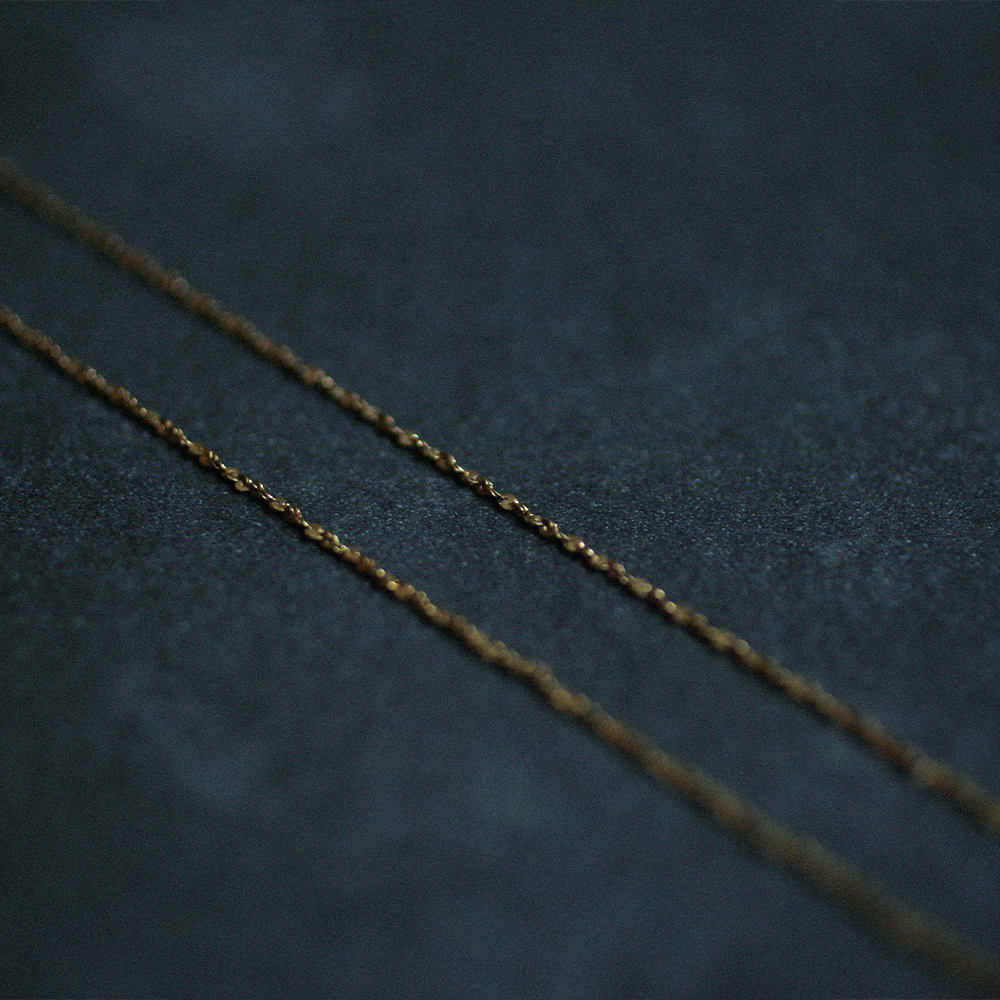 Subtle glow necklace 184 Gold