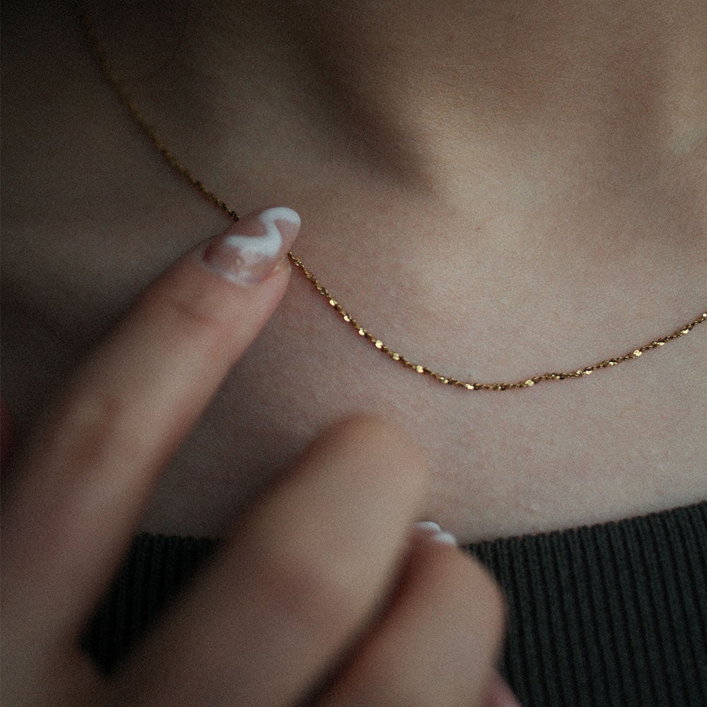 Subtle glow necklace 184 Gold