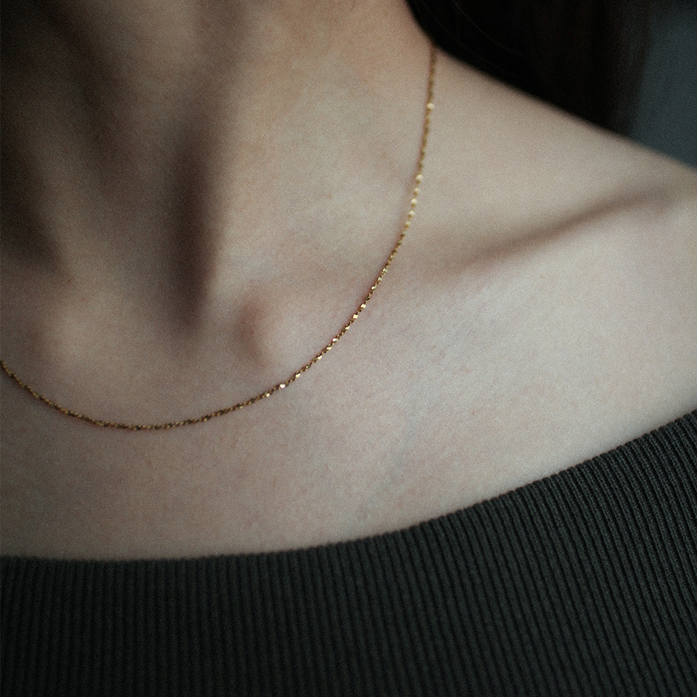 Subtle glow necklace 184 Gold