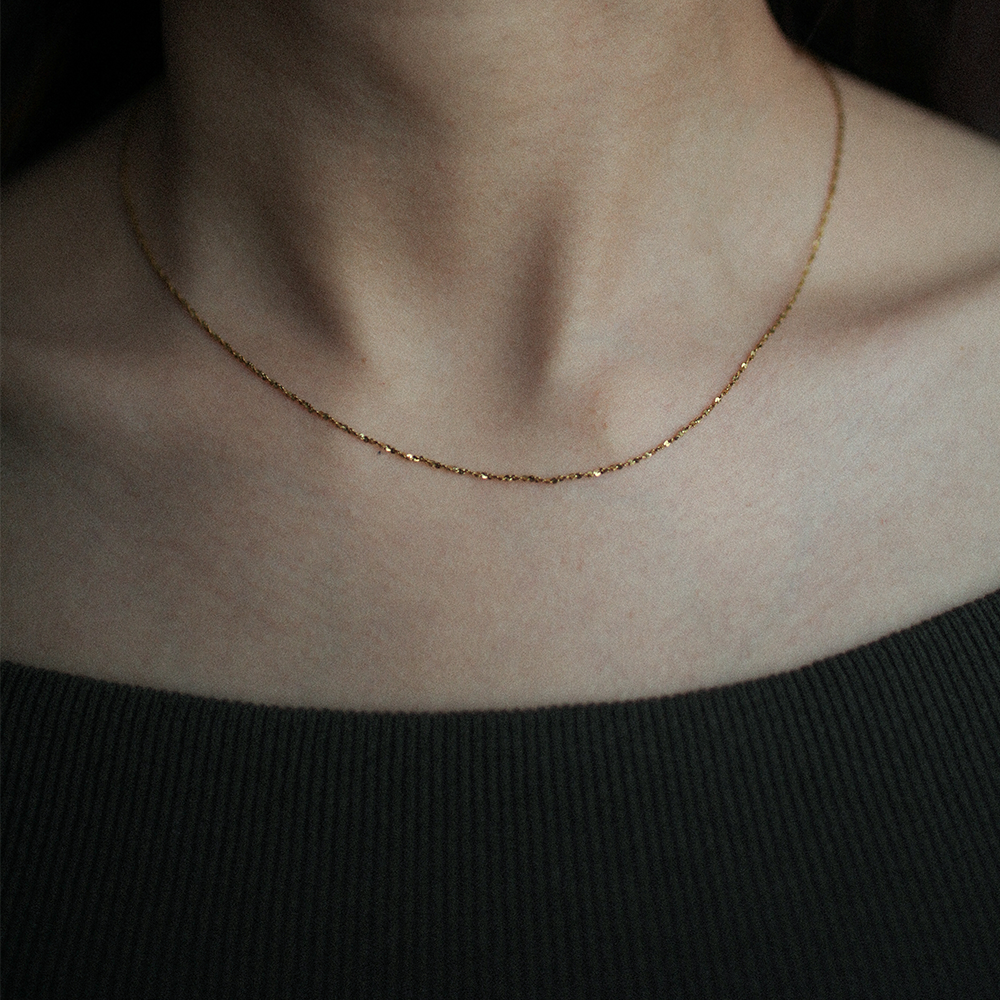 Subtle glow necklace 184 Gold