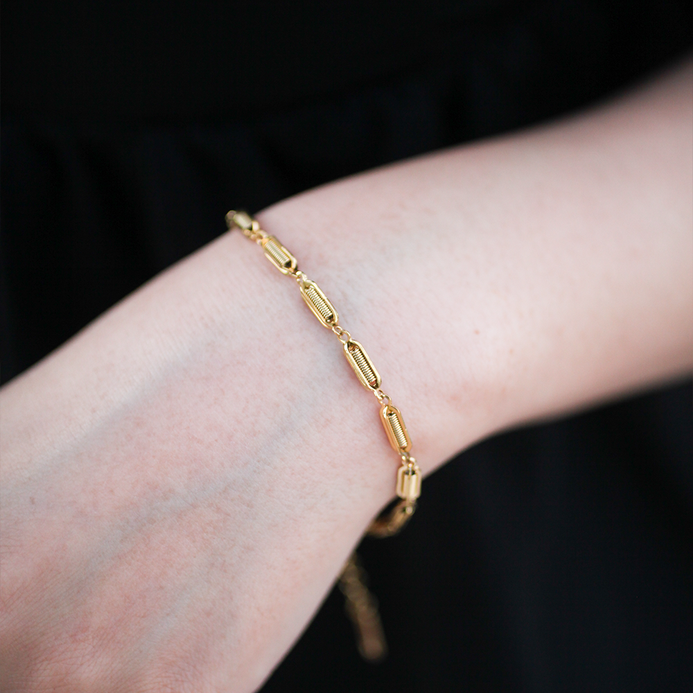 Frame motif bracelet 111 Gold