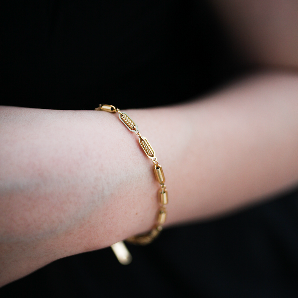 Frame motif bracelet 111 Gold
