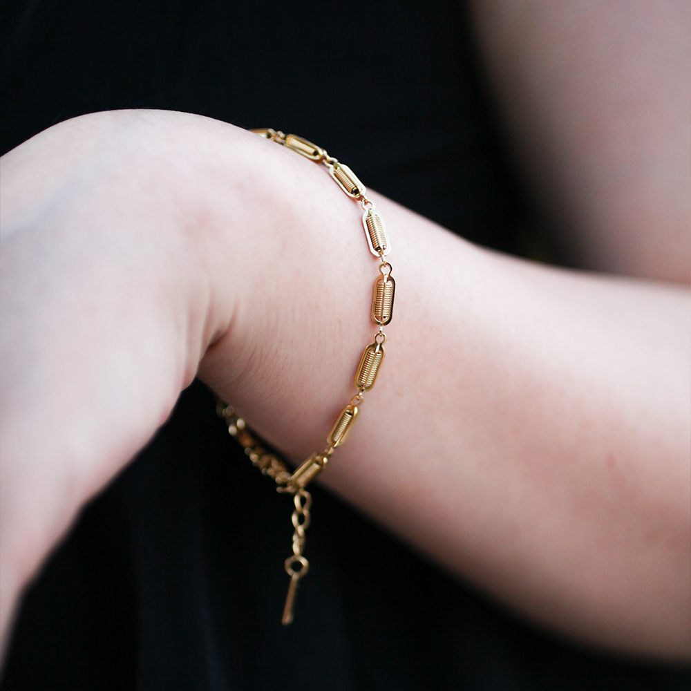 Frame motif bracelet 111 Gold